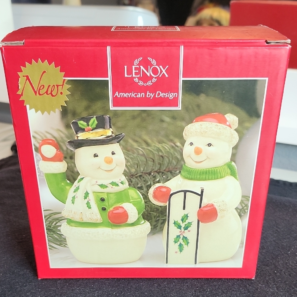 Lenox Holiday Snowman Figurine Couple Salt and Pepper Shaker Set With Gold Trim